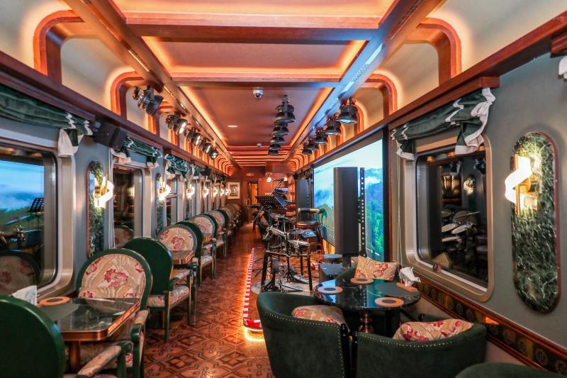 Lindu Jazz Bar Car