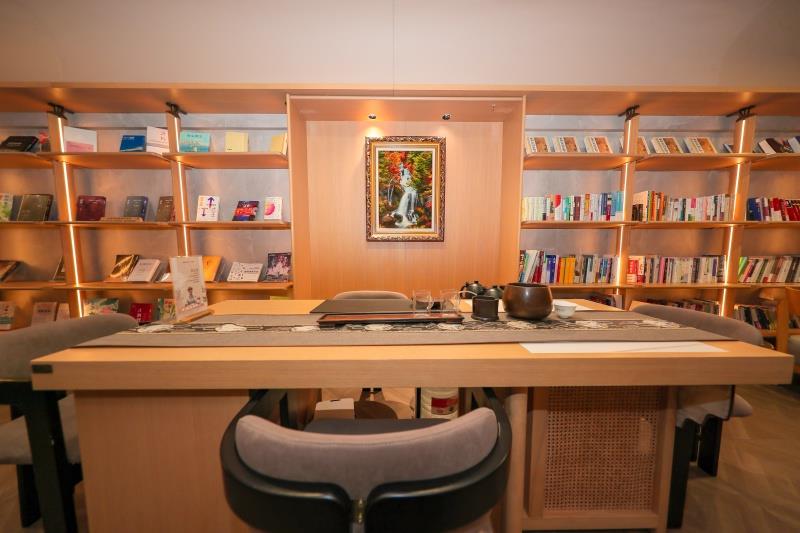 Lindu Bookstore Tea Room Medical Carriage