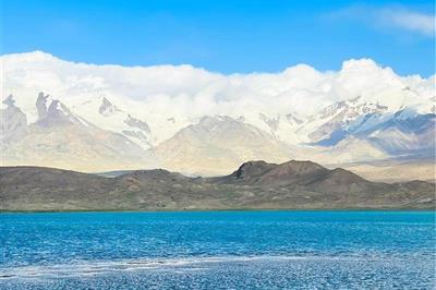 Karakul Lake
